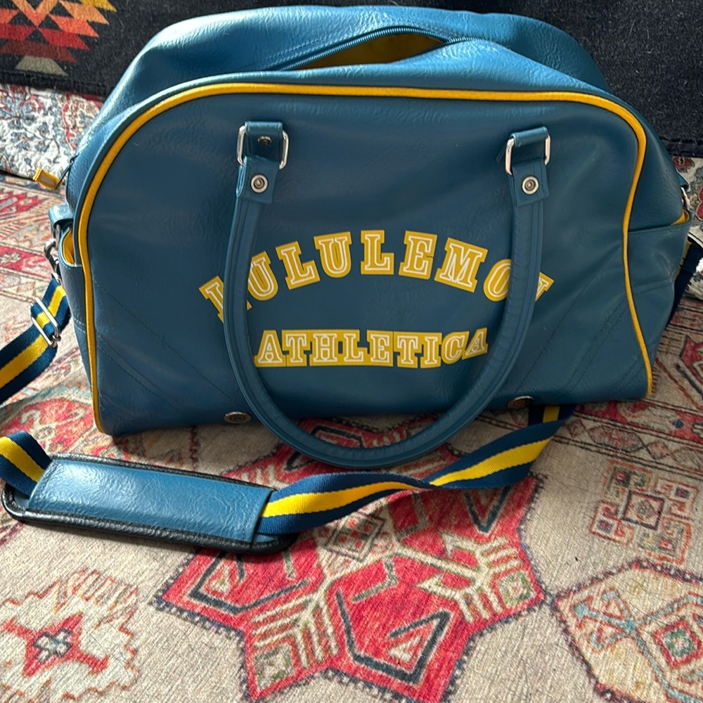 Lululemon duffel bag